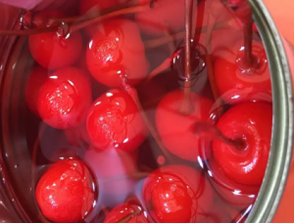 缶詰の赤いチェリー